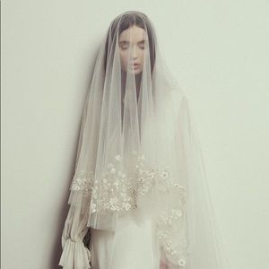 ISO the Everly veil Bo & Luca